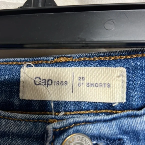 Gap cut off blue Jean shorts size 29 Reg 5 inch.  Pockets front and back - Picture 4 of 4